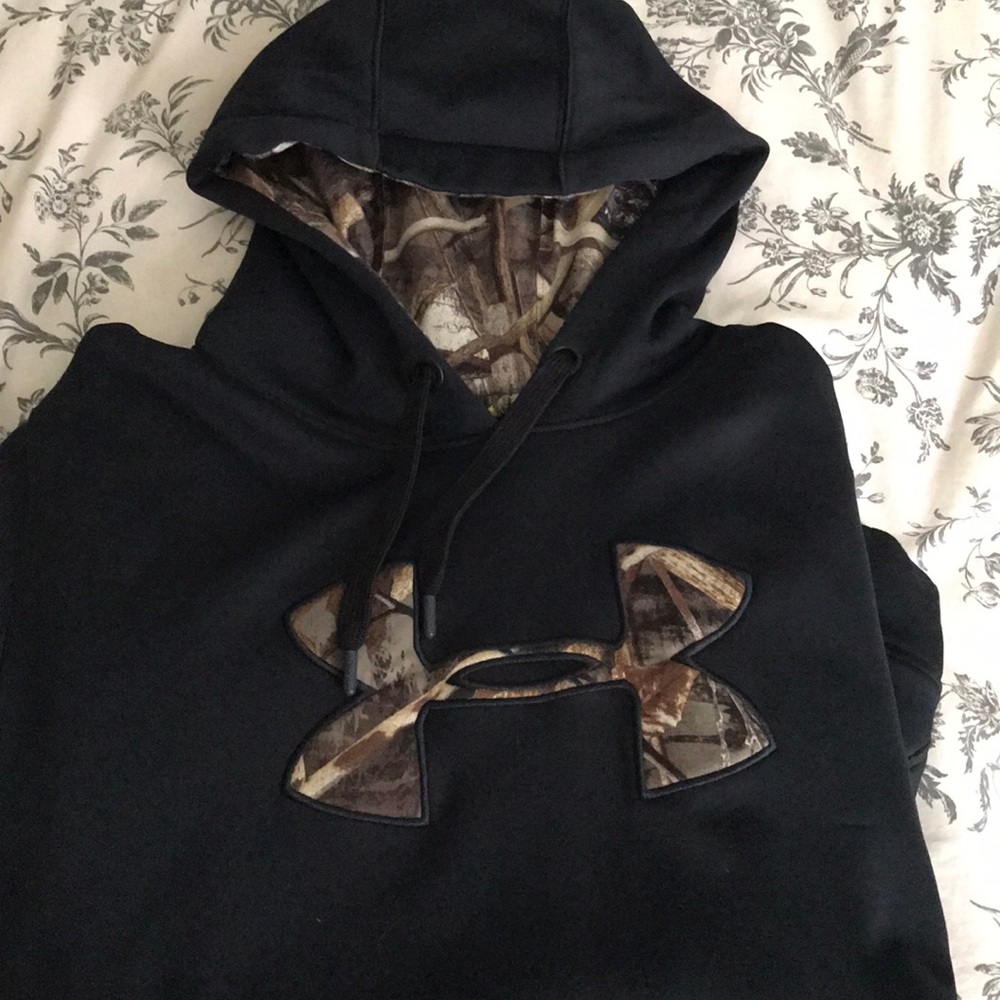Men’s under armour hoodie